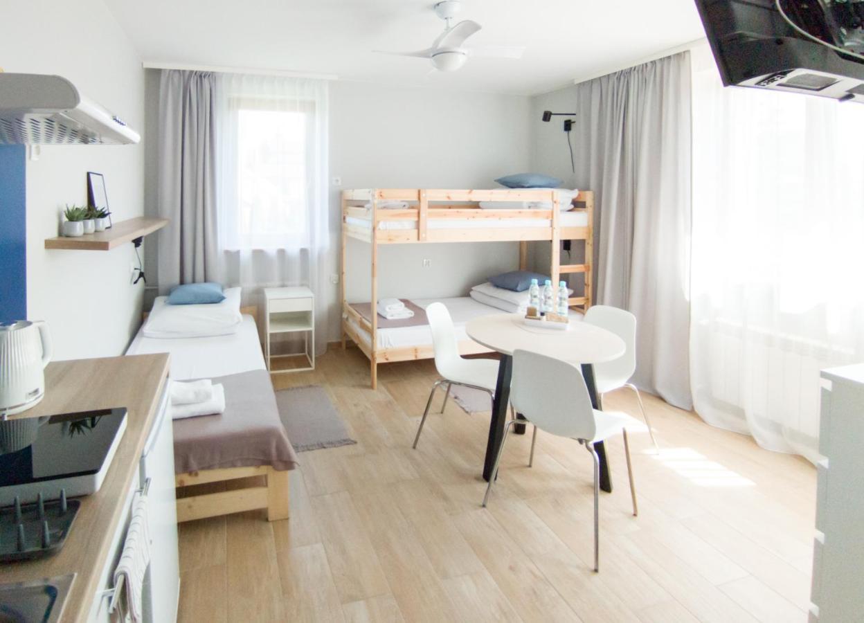 Apart Hostel S8 Blizne Jasinskiego Exteriör bild