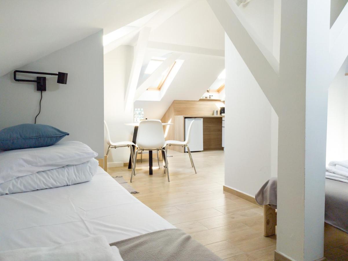 Apart Hostel S8 Blizne Jasinskiego Exteriör bild